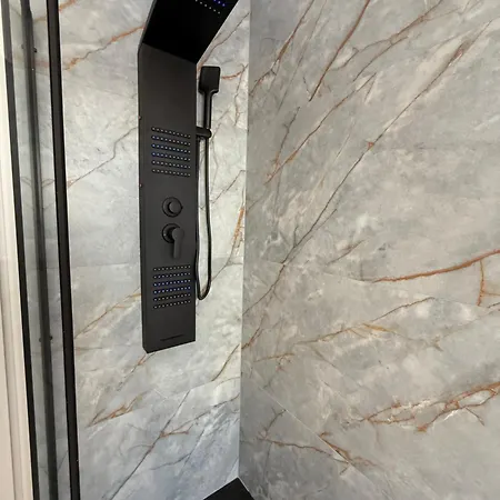 Alfieri4 - Netflix-parking-supermarket-centro