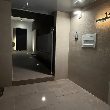 Alfieri4 - Netflix-parking-supermarket-centro *