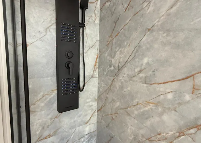 Alfieri4 - Netflix-parking-supermarket-centro