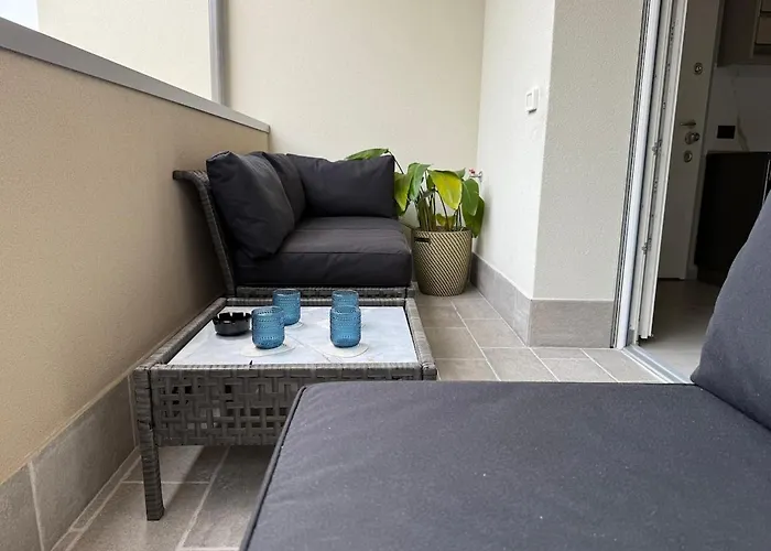 Alfieri4 - Netflix-parking-supermarket-centro Apartman